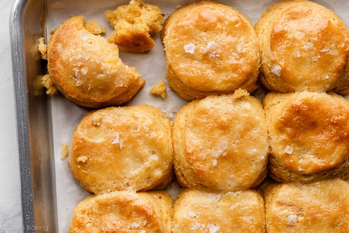 Bisquets de pan de maíz caseros en tres versiones