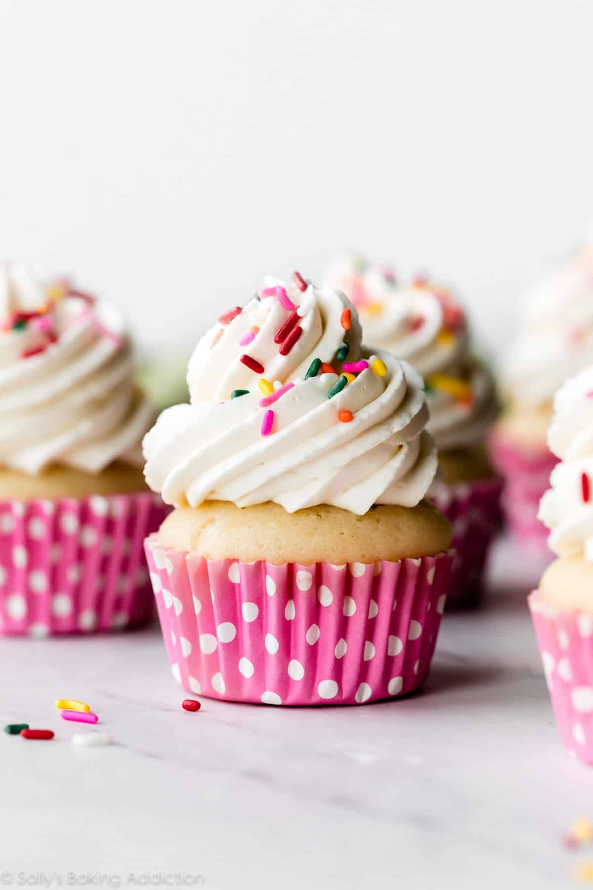 Crema batida ligeramente dulce para decorar pasteles