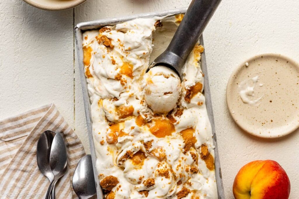 Helado de cheesecake y durazno sin máquina