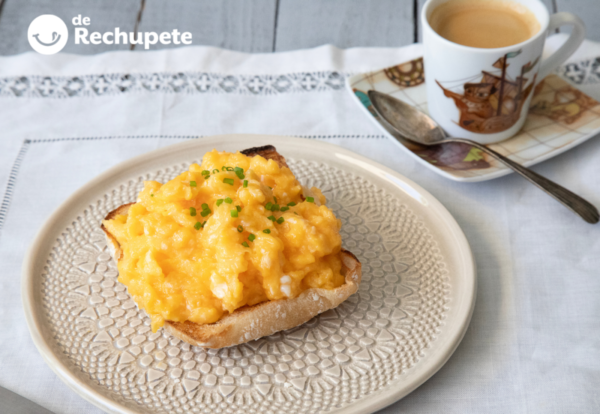 Huevos revueltos cremosos en 10 minutos