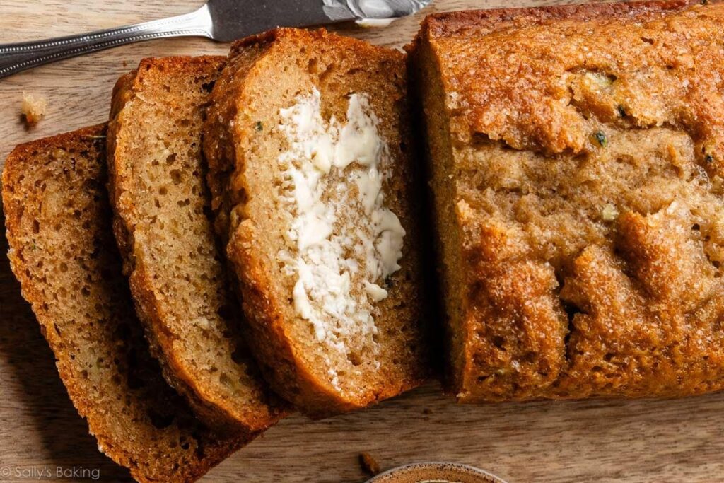 Pan de calabacín con yogur griego y miel