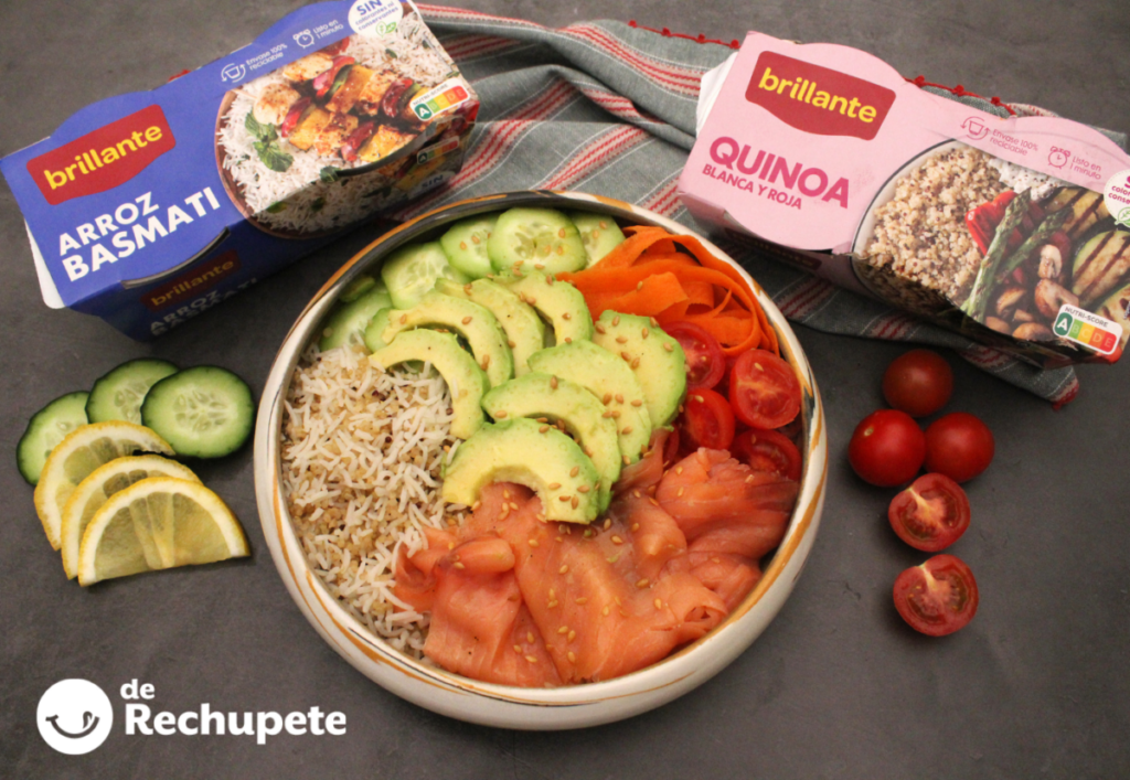 Buddha bowl de salmón ahumado con arroz y quinoa